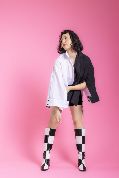 modulare Bluse aus Bio-Baumwolle, colorblocking mit unterschiedlichen Vorderteilen in schwarz und weiß